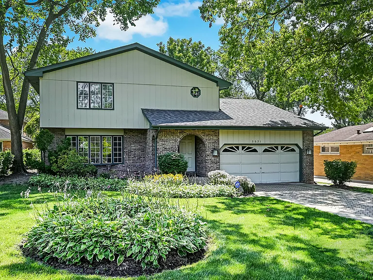 5631 S Elm Street, Hinsdale, IL